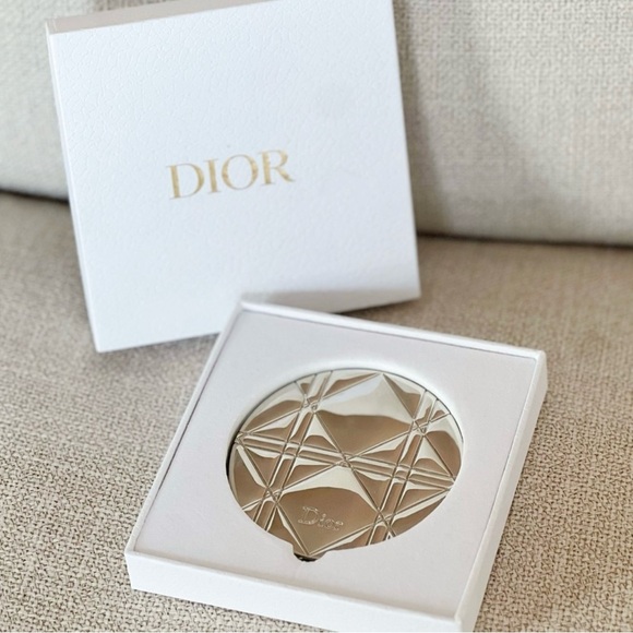 DIOR Round Compact Mirror - Picture 2 of 4